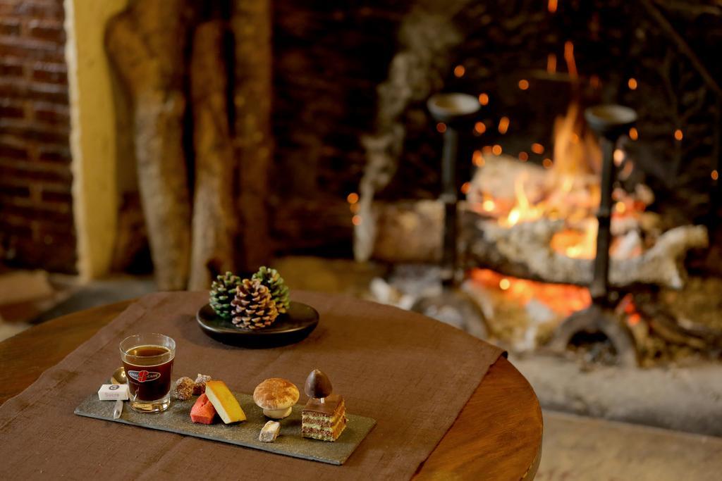 ホテル Auberge La Pomme De Pin Senonches エクステリア 写真