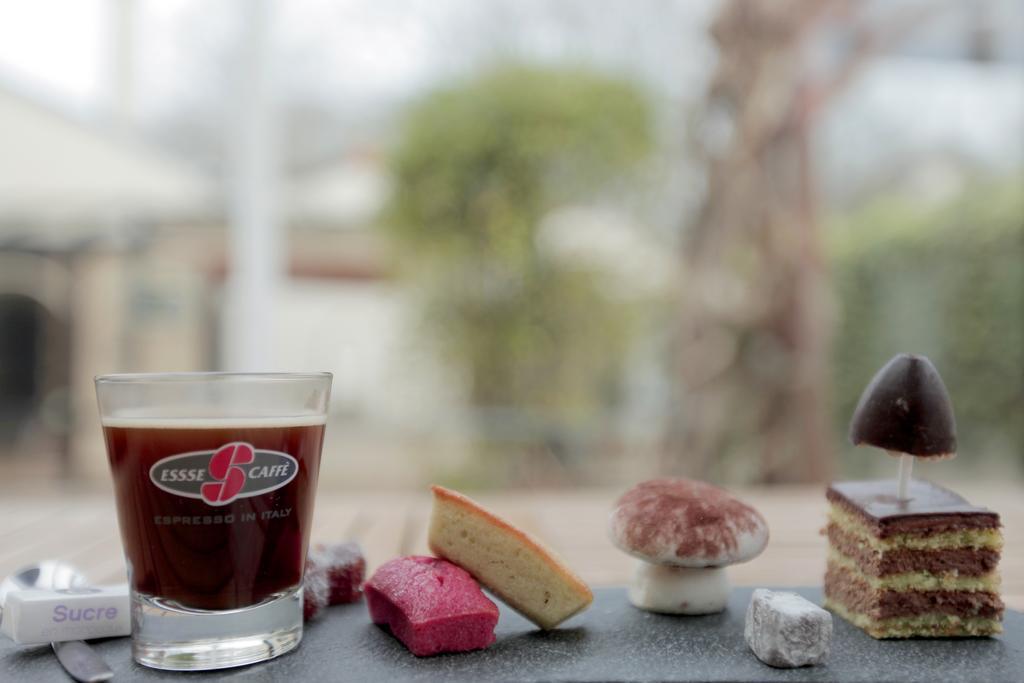 ホテル Auberge La Pomme De Pin Senonches エクステリア 写真