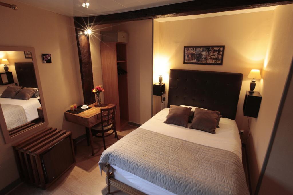 ホテル Auberge La Pomme De Pin Senonches 部屋 写真