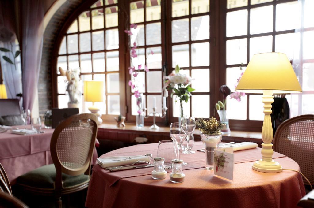 ホテル Auberge La Pomme De Pin Senonches エクステリア 写真