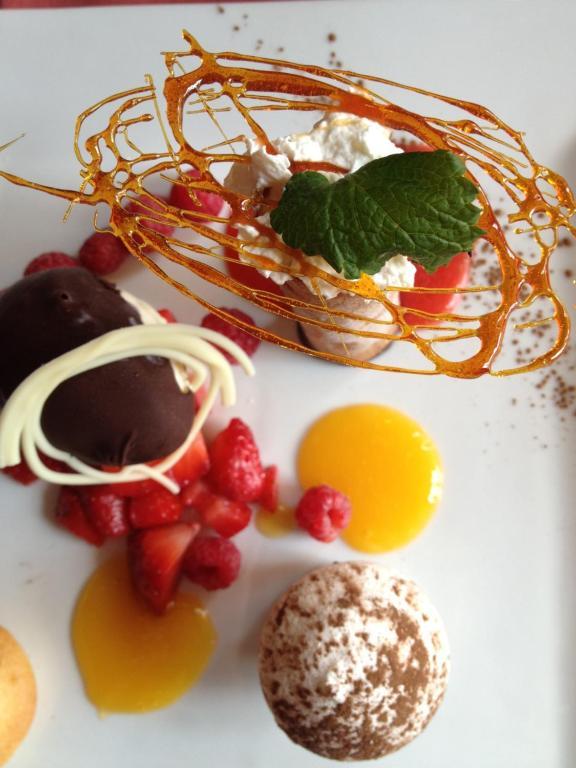 ホテル Auberge La Pomme De Pin Senonches エクステリア 写真