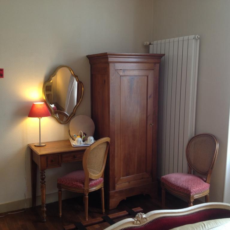 ホテル Auberge La Pomme De Pin Senonches エクステリア 写真