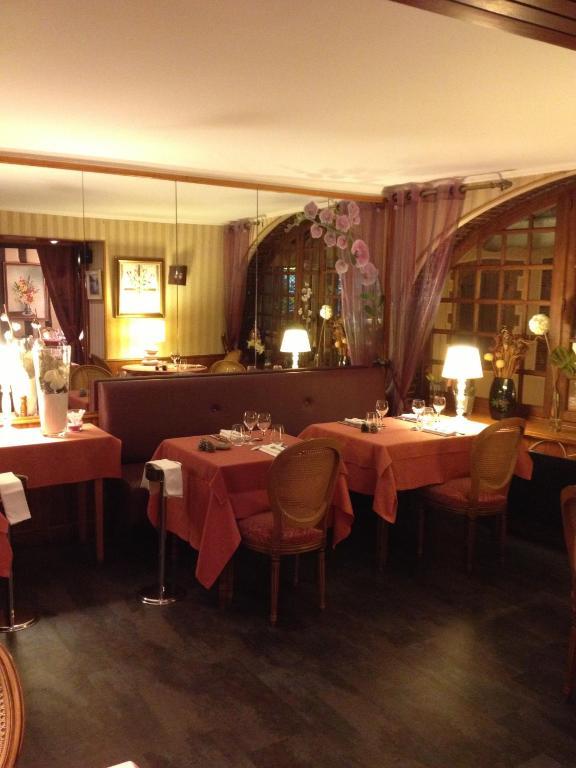 ホテル Auberge La Pomme De Pin Senonches エクステリア 写真