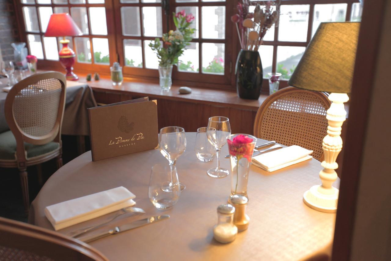 ホテル Auberge La Pomme De Pin Senonches エクステリア 写真