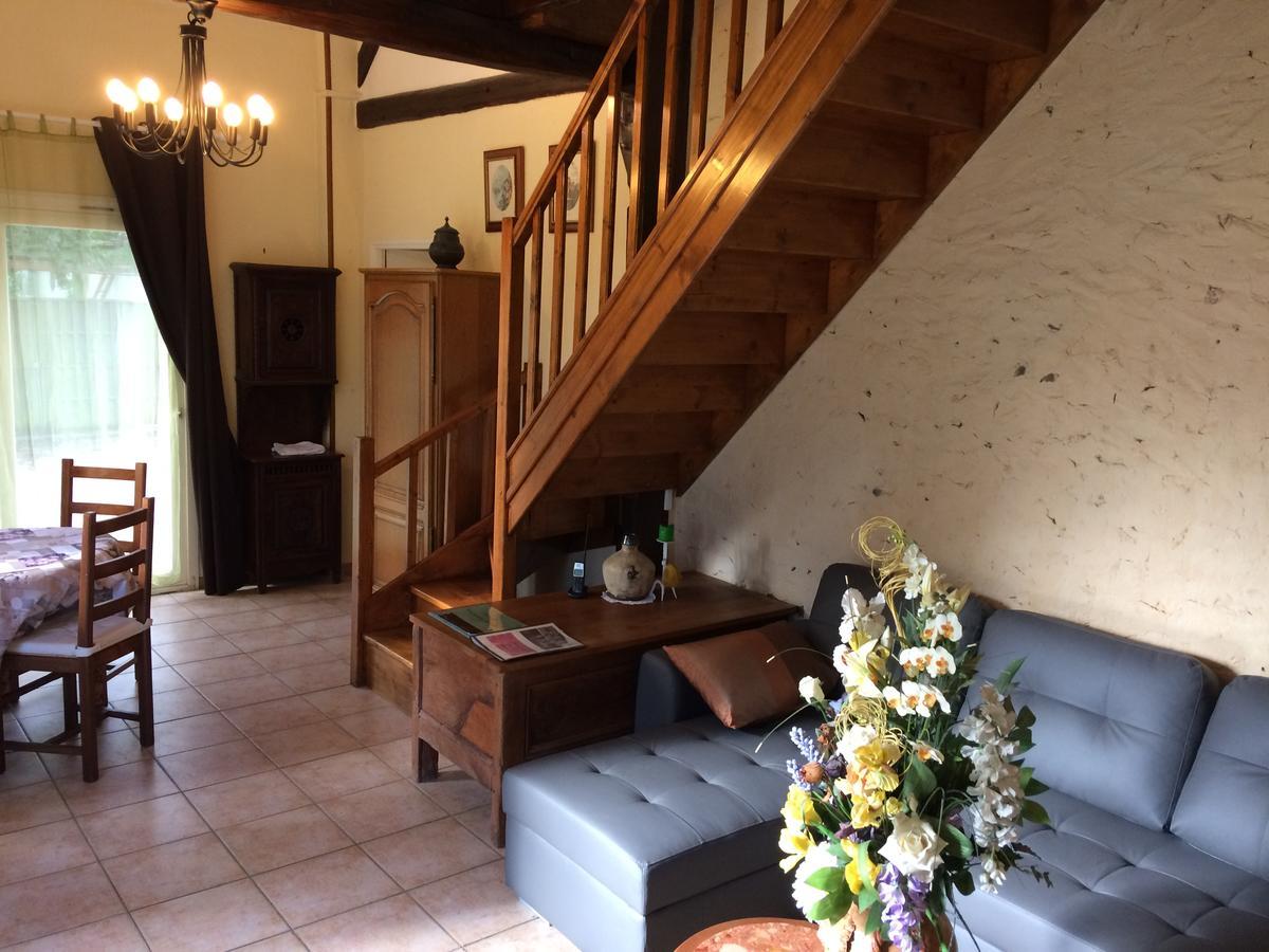 ホテル Auberge La Pomme De Pin Senonches エクステリア 写真